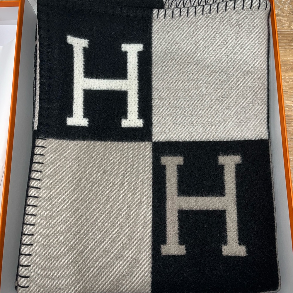 Hermes Avalon blanket